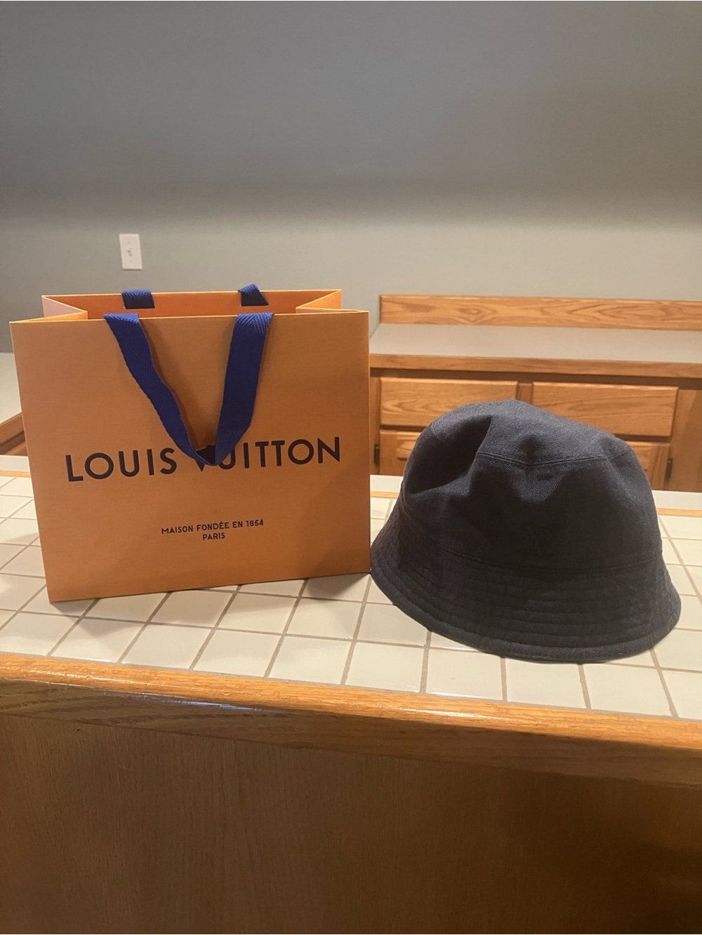 Louis Vuitton Black Monogram rain bucket hat reverses into a denim hat - Picture 6 of 15